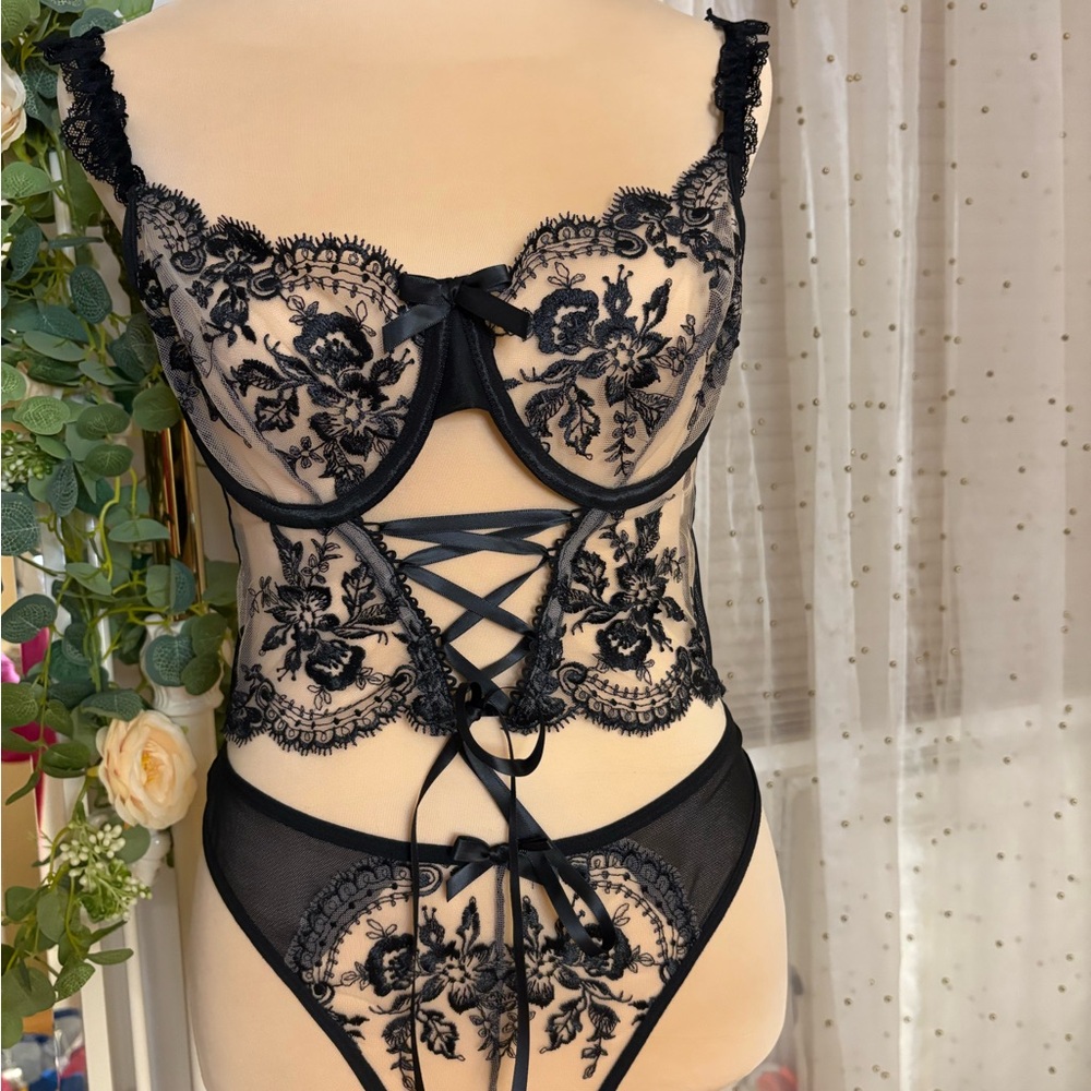 Elegant Black Lace Lingerie Set